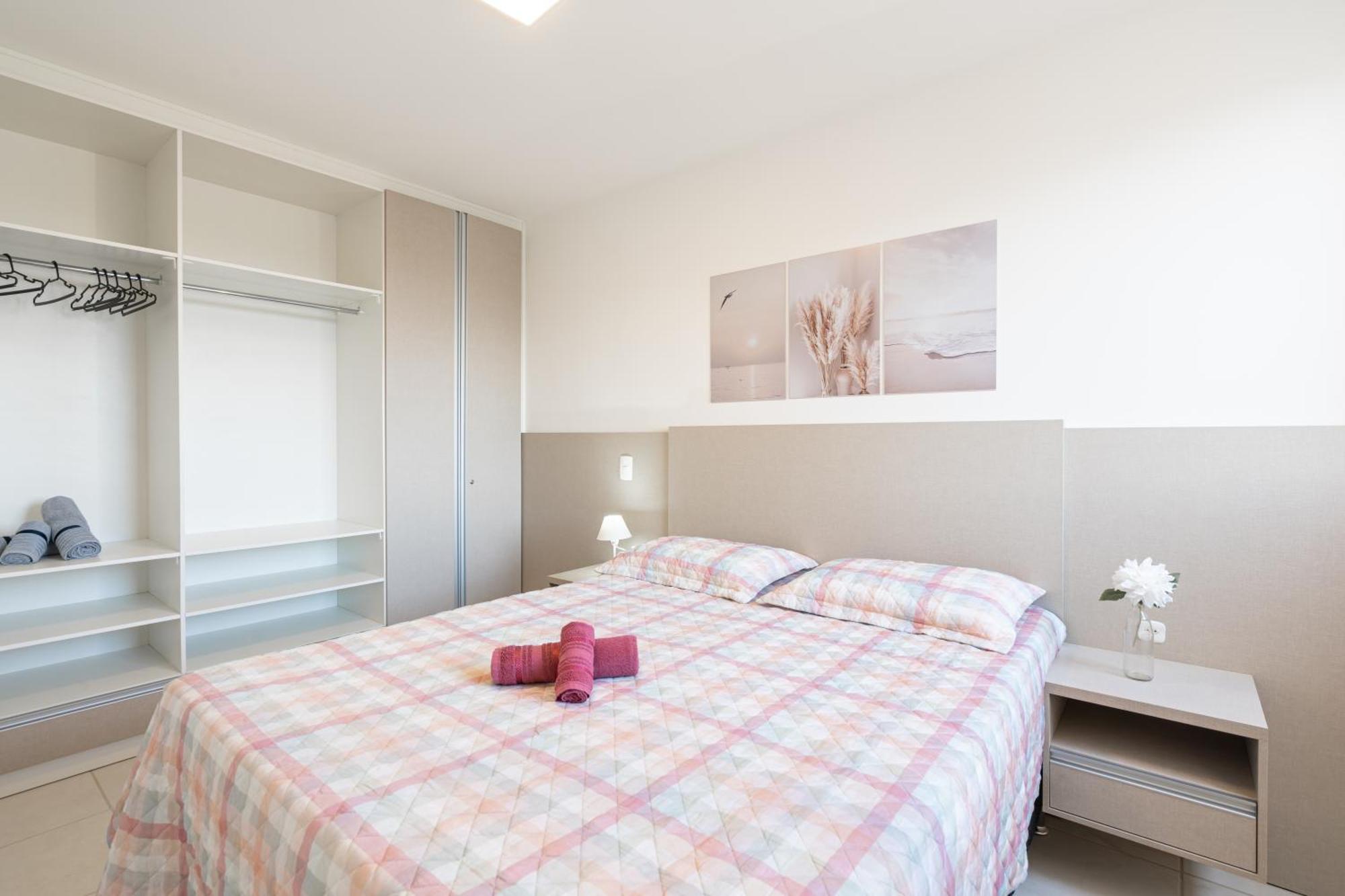 Apartamentos Completos A 15Min Beto Carreiro Com Wi-Fi Churrasqueira Em Condominio Com Piscina Portaria 24H Ideal Para Familia Piçarras Rum bild